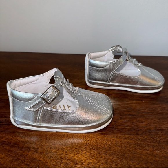 D’vanty Mary James Metallic Silver Leather T-Strap New WO Box Size EU 20 (US 5) - Picture 2 of 7